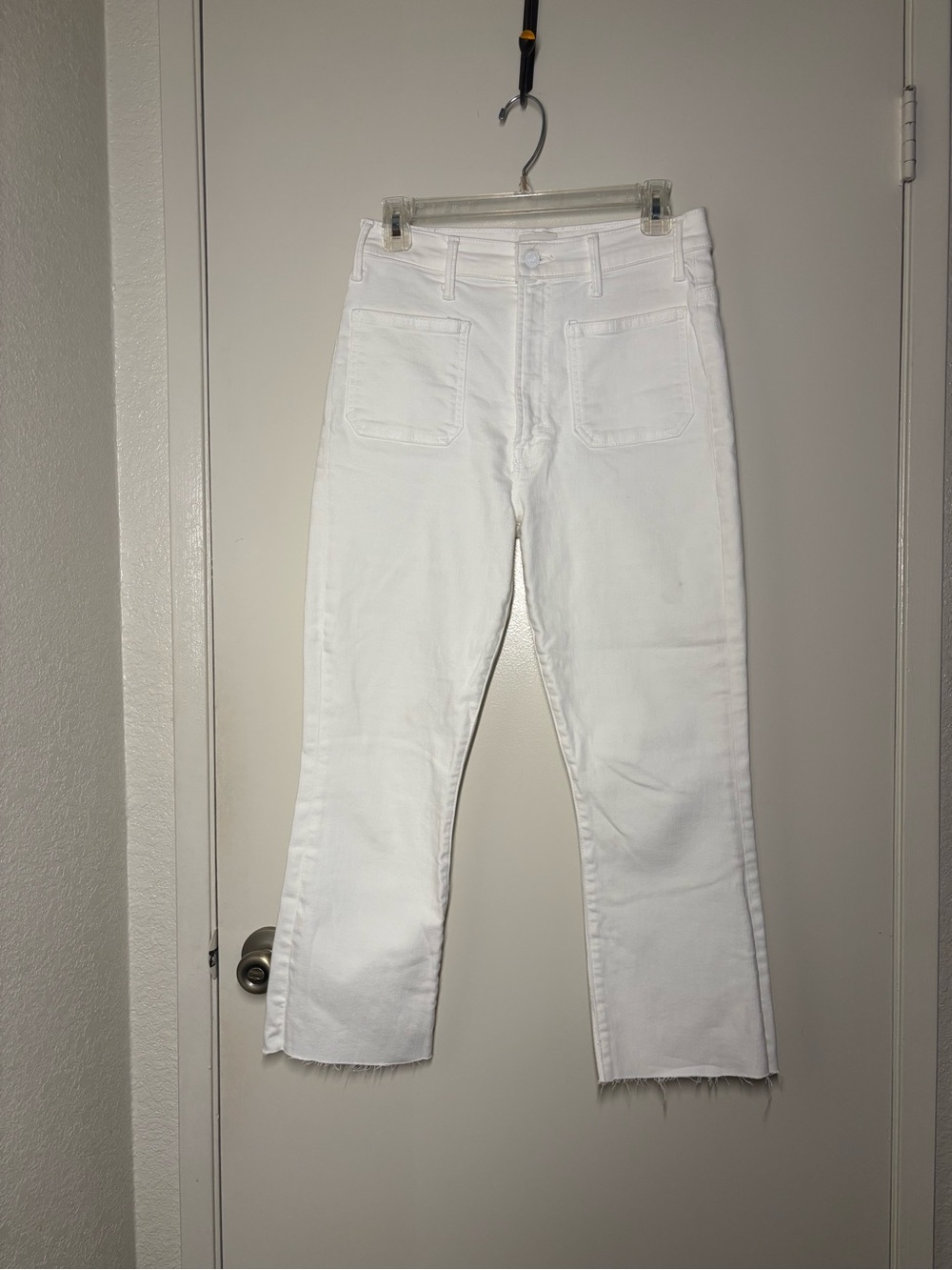 NWOT MOTHER Denim White High Rise Raw Hem Patch Pocket Crop Flare Jeans Size 30
